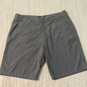 O'Neill Gray Plaid Quick Dry Flat Front Shorts
36W 10 inch inseam